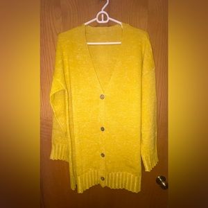No-Name Women’s Sweater In A Mustard Yellow Color.